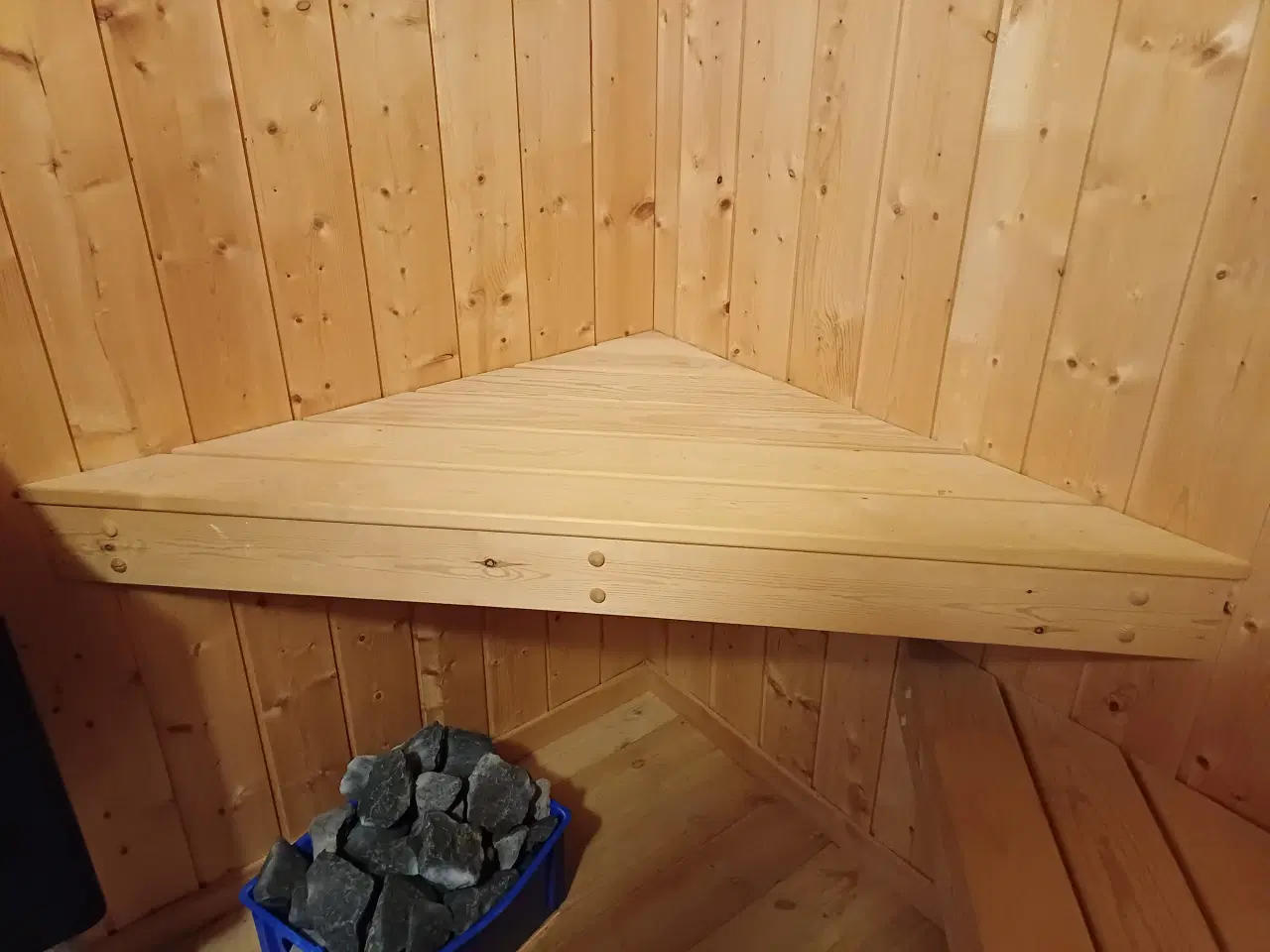Billede 4 - Saunaovn og saunabænke
