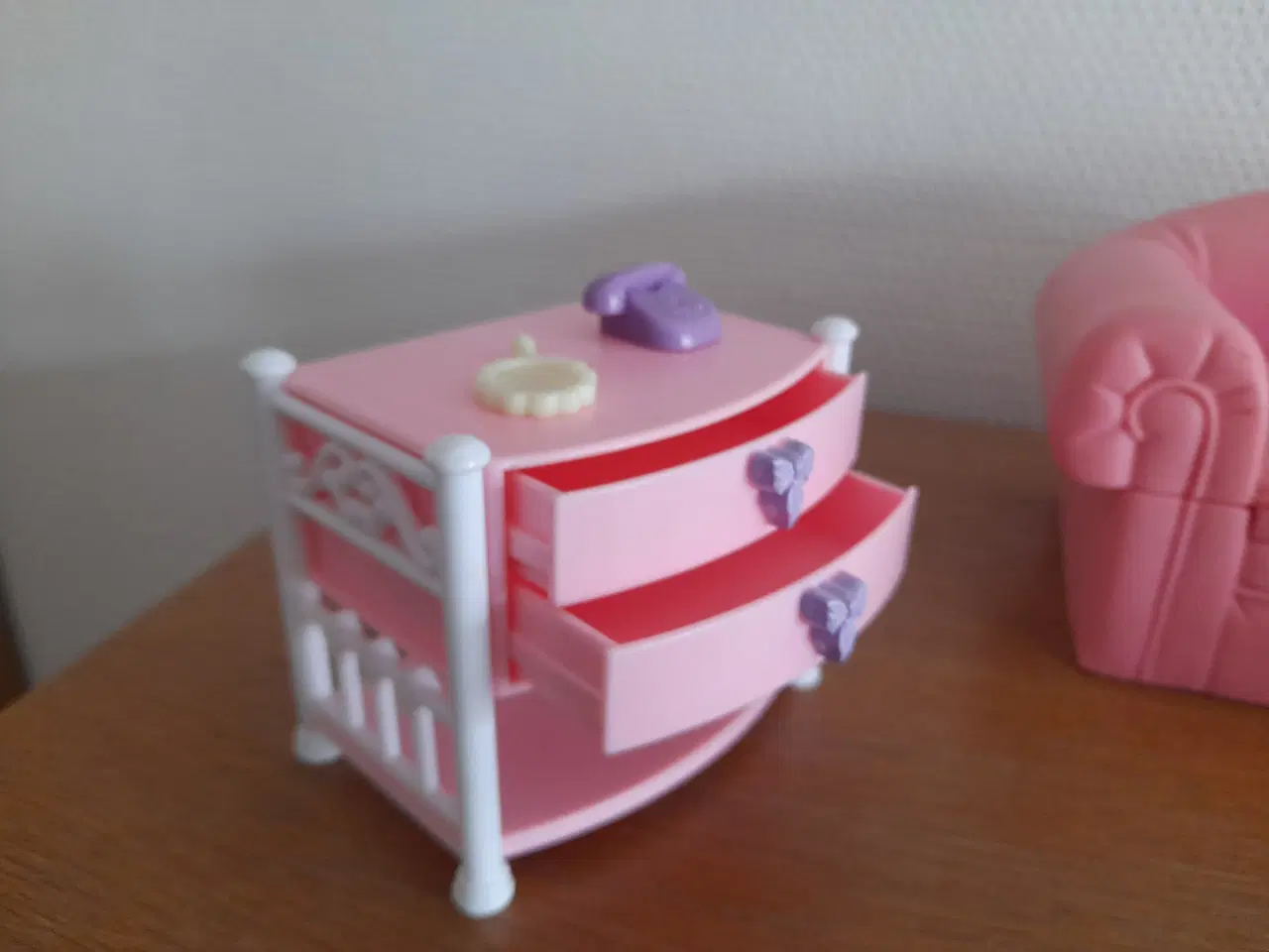 Billede 4 - Barbie dagligstue.