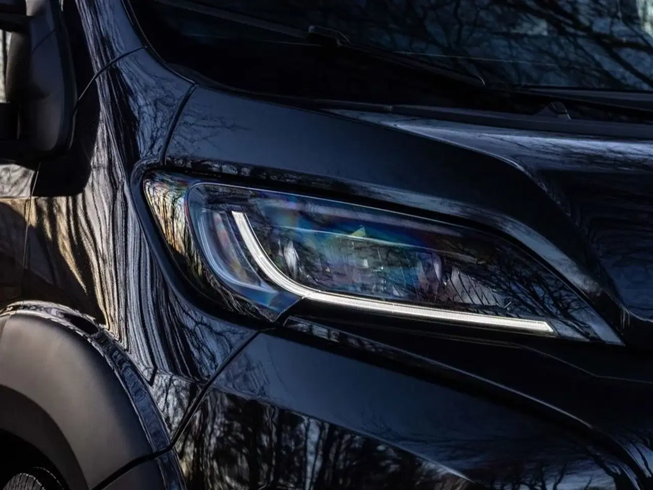 Billede 61 - 2026 - Tourne 6.4 Select aut. gear - Black   Tournes topmodel med langsgående senge