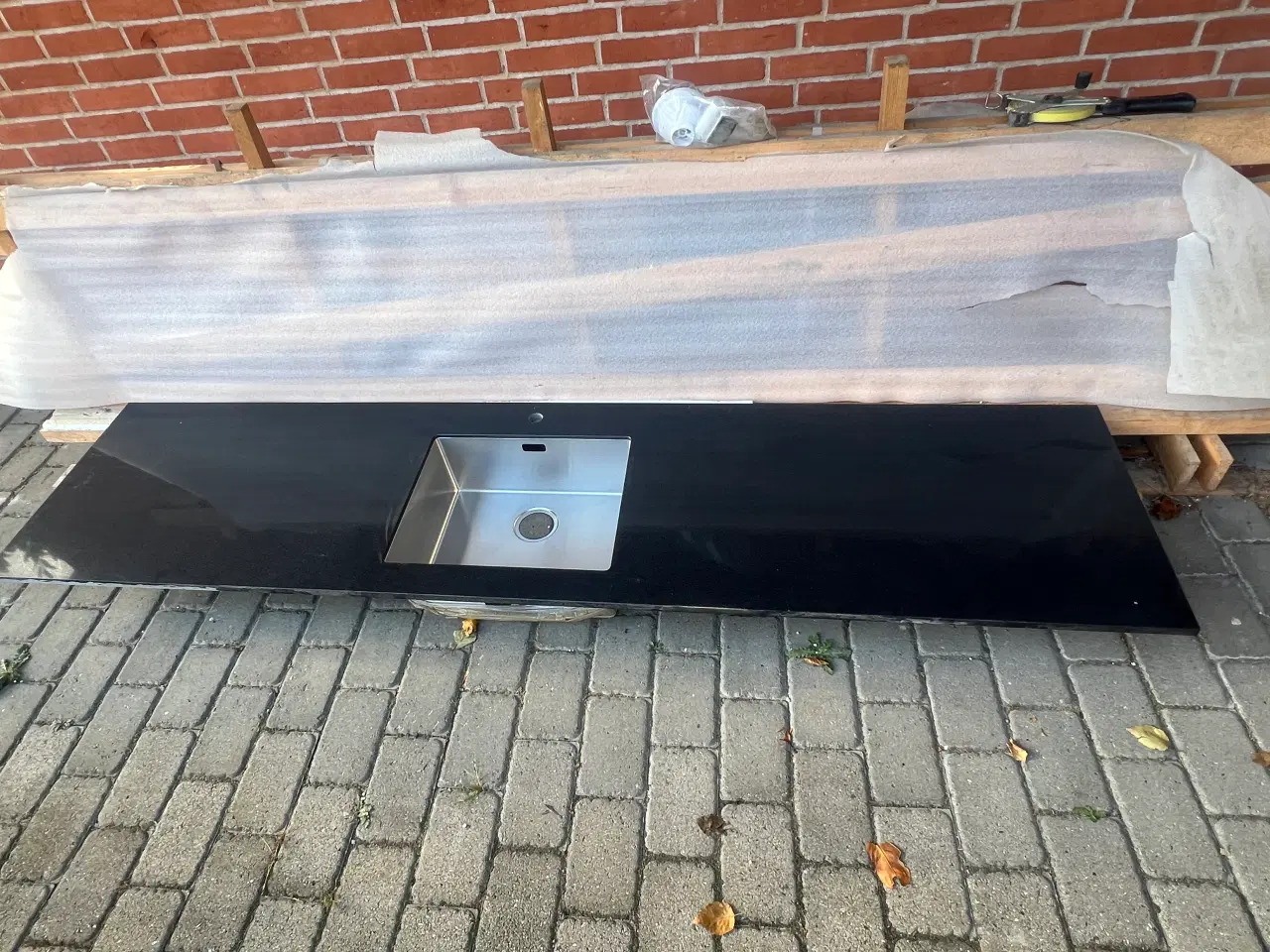 Billede 3 - Nu komposit bordeplade med integreret stålvask