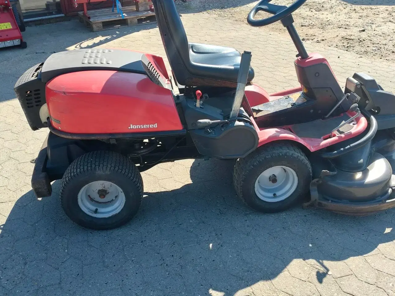 Billede 1 - Jonsered FR 2216 MA 4X4 med ny bagaksel og ny klippeskjold