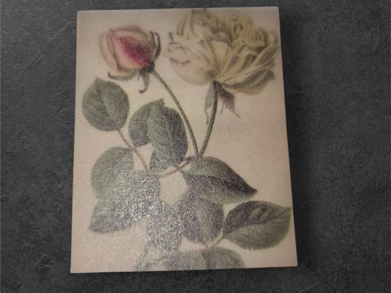 Billede 1 - Papirark med rosendesign på mørk baggrund Tilføj e