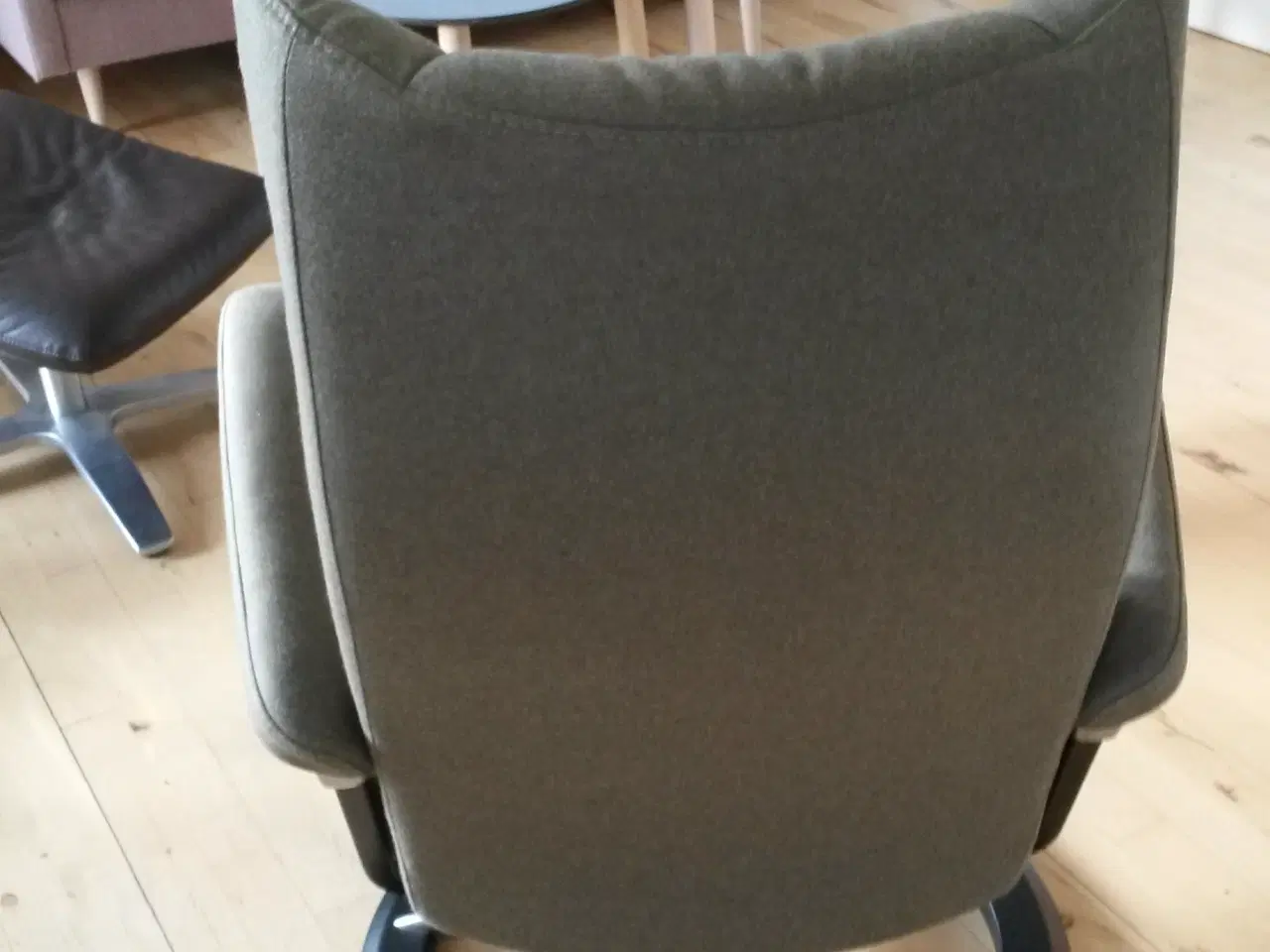 Billede 2 - som ny stressless wing med skammel i green stof.