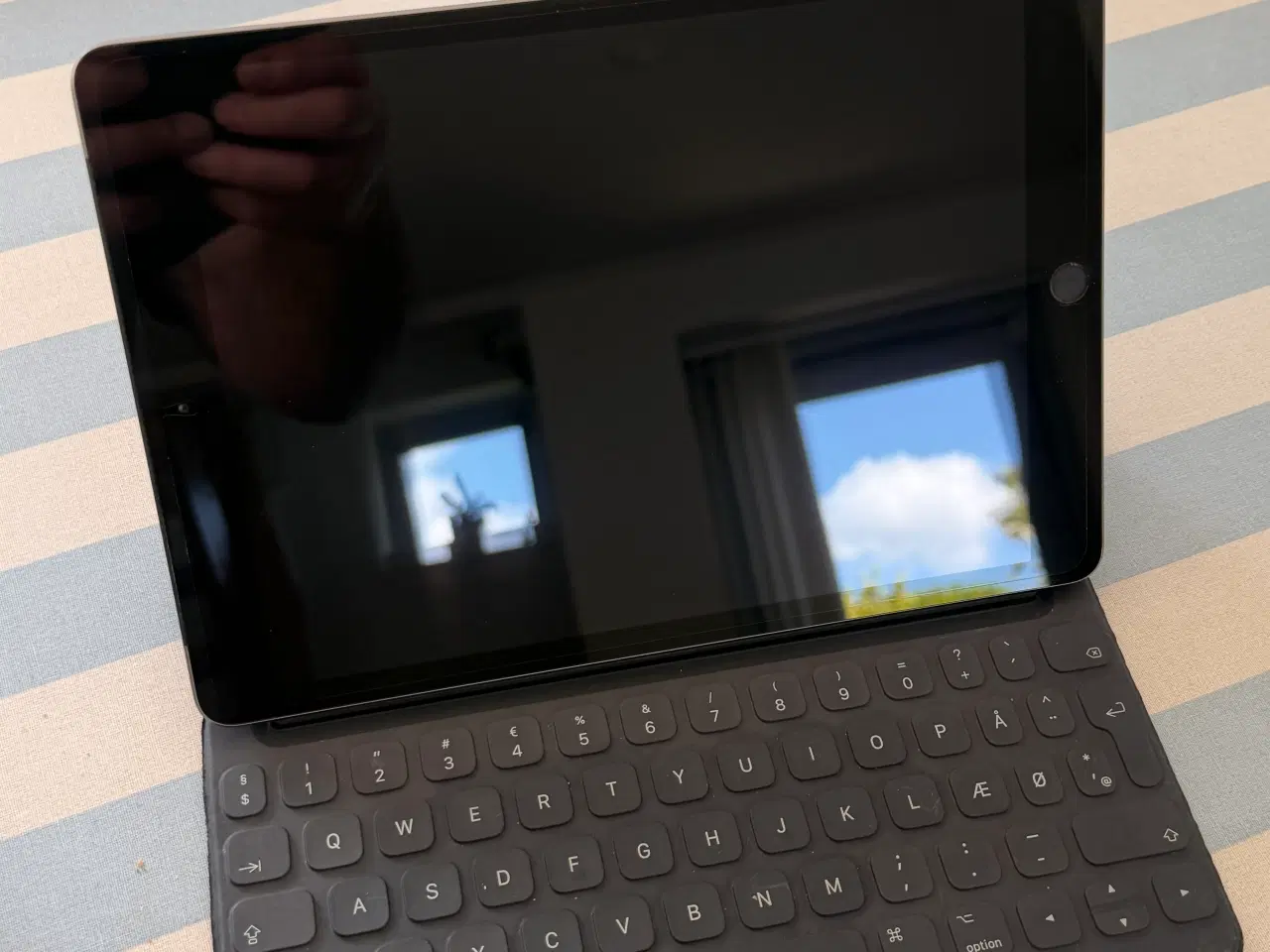 Billede 6 - Komplet iPad med tastatur, pen samt med sim kort