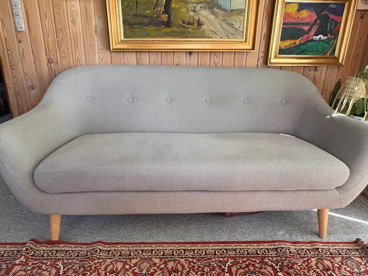 Billede 1 - Grå stof sofa med lyse træben.  