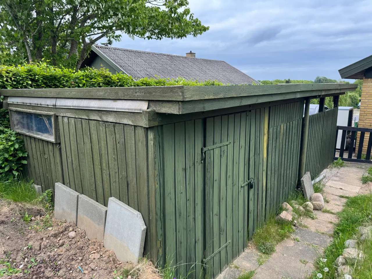 Billede 3 - Gives bort – carport med redskabsskur