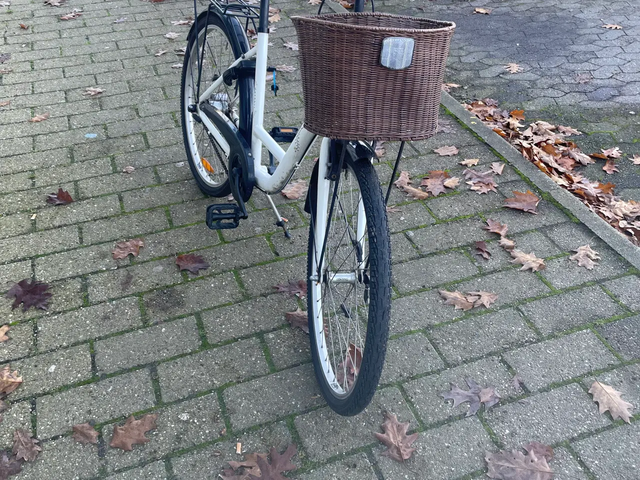 Billede 2 - Pigecykel , xzite   26 tommer ,3 gear,      