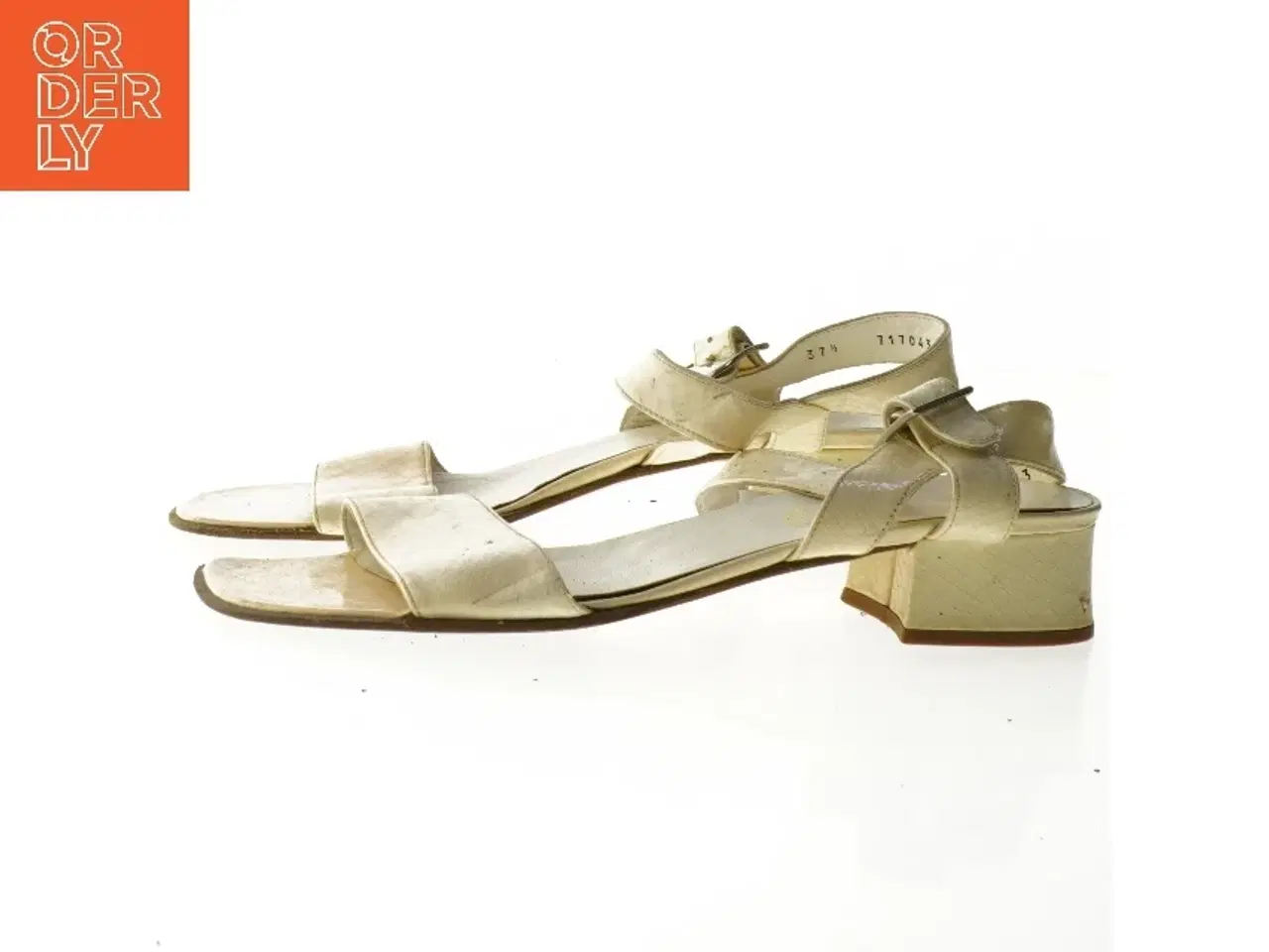 Billede 2 - Brugte beige sandaler fra Bruno Magli (str. 37,5)