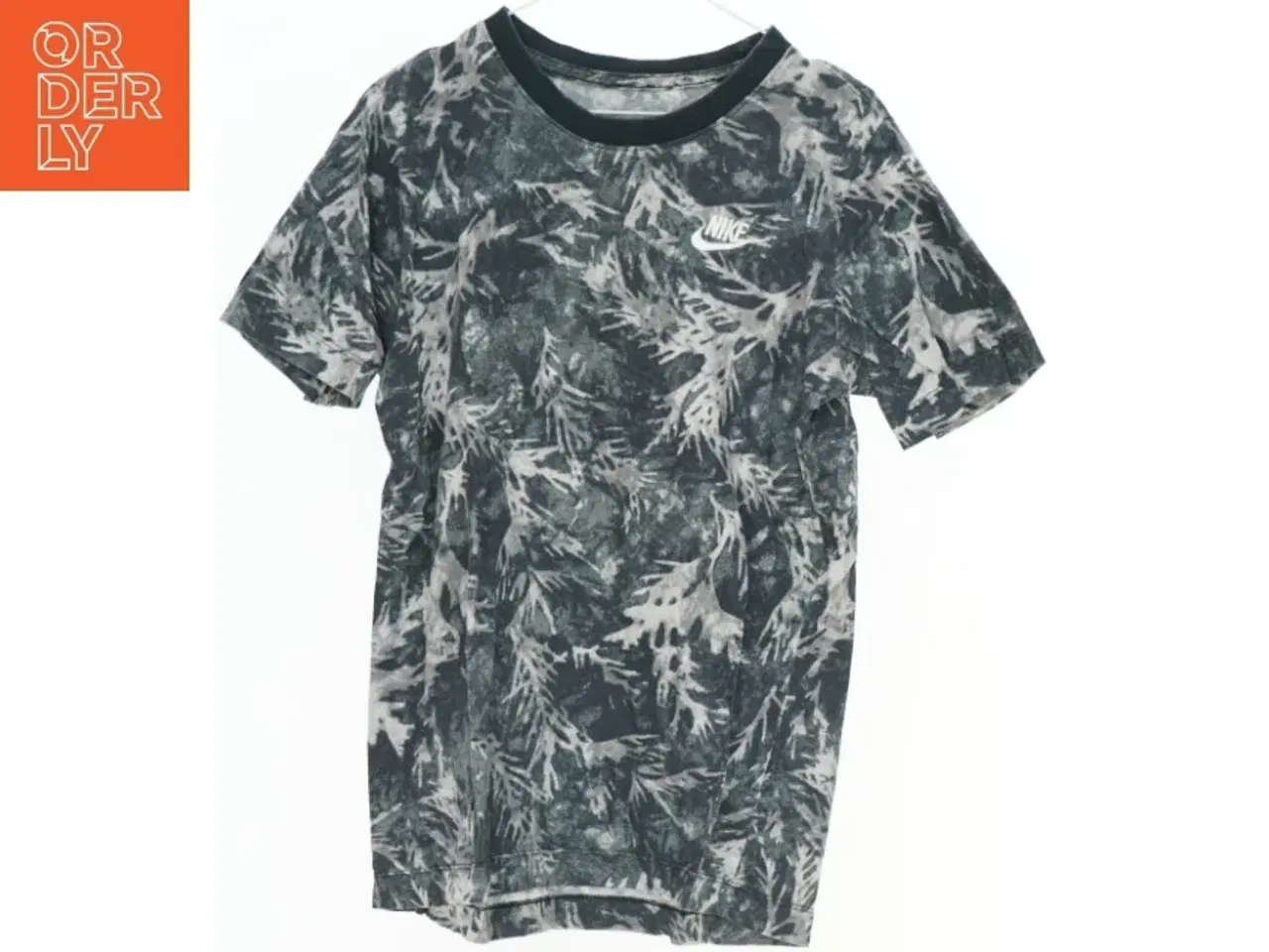 Billede 1 - Kortærmet T-shirt med mønster fra Nike (str. L)
