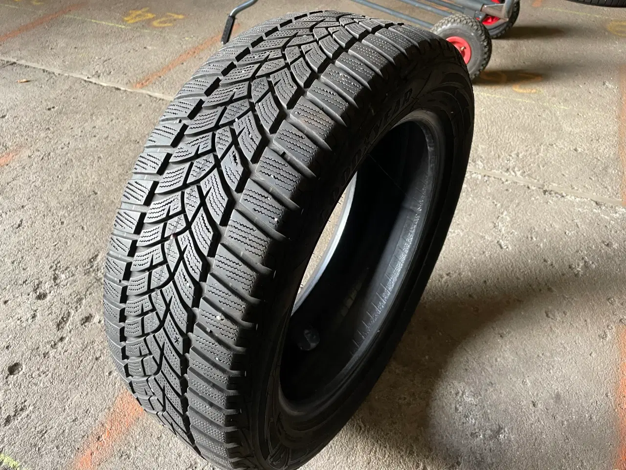 Billede 2 - 17 GoodYear 215/55r17 Ref.W5 vinter