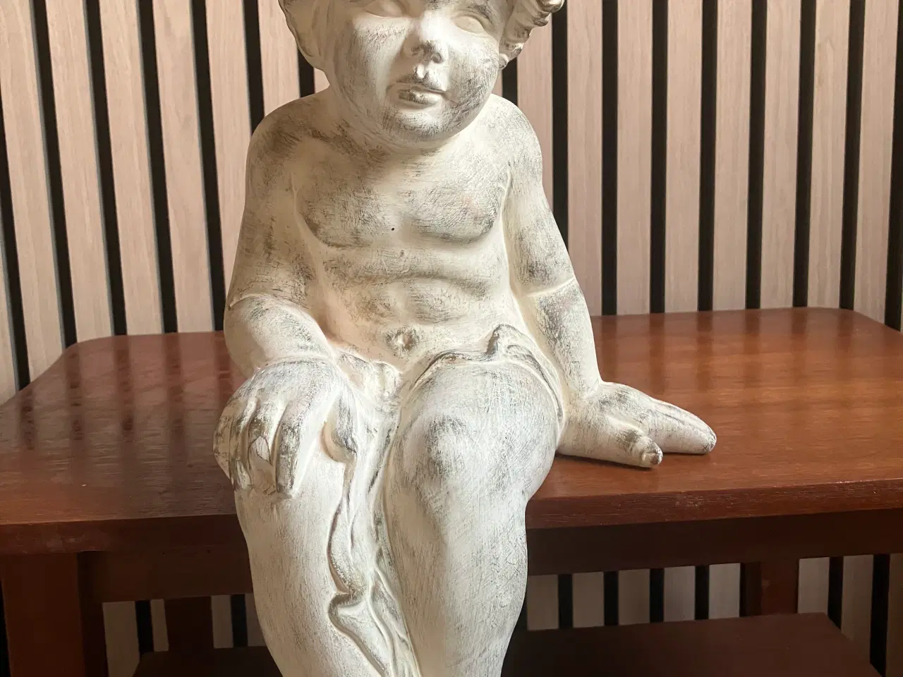 Billede 1 - Sød Siddende figur/skulptur