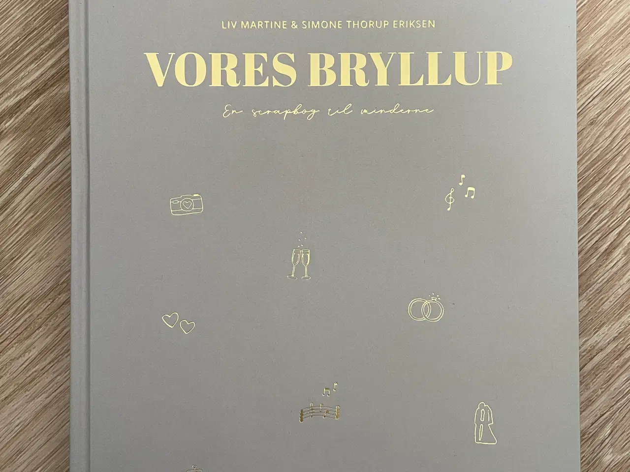 Billede 1 - Bog “Vores bryllup”
