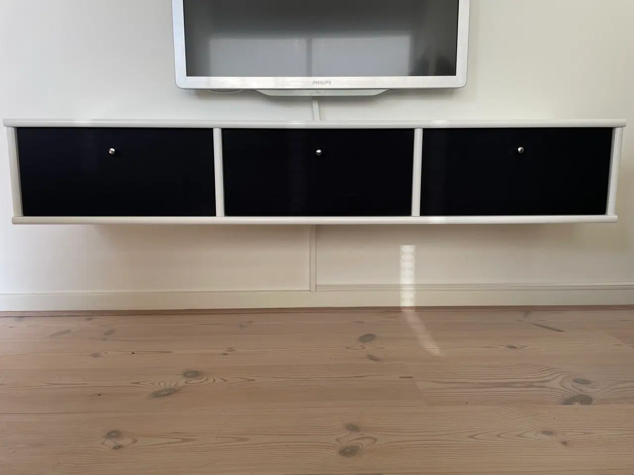 Billede 1 - Mistral TV-reol med stoffronter