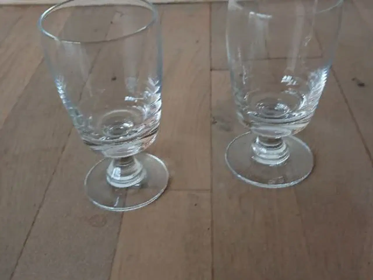 Billede 1 - Hvid almue ølglas og cognacglas