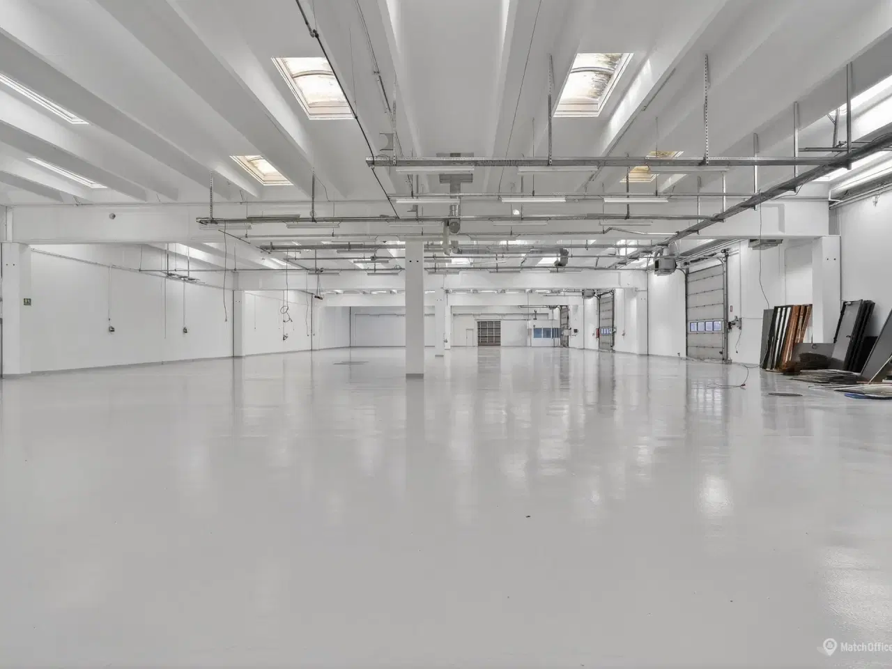 Billede 4 - Stort lagerlejemålet med egne kontorlokaler et stort befæstet areal og store porte