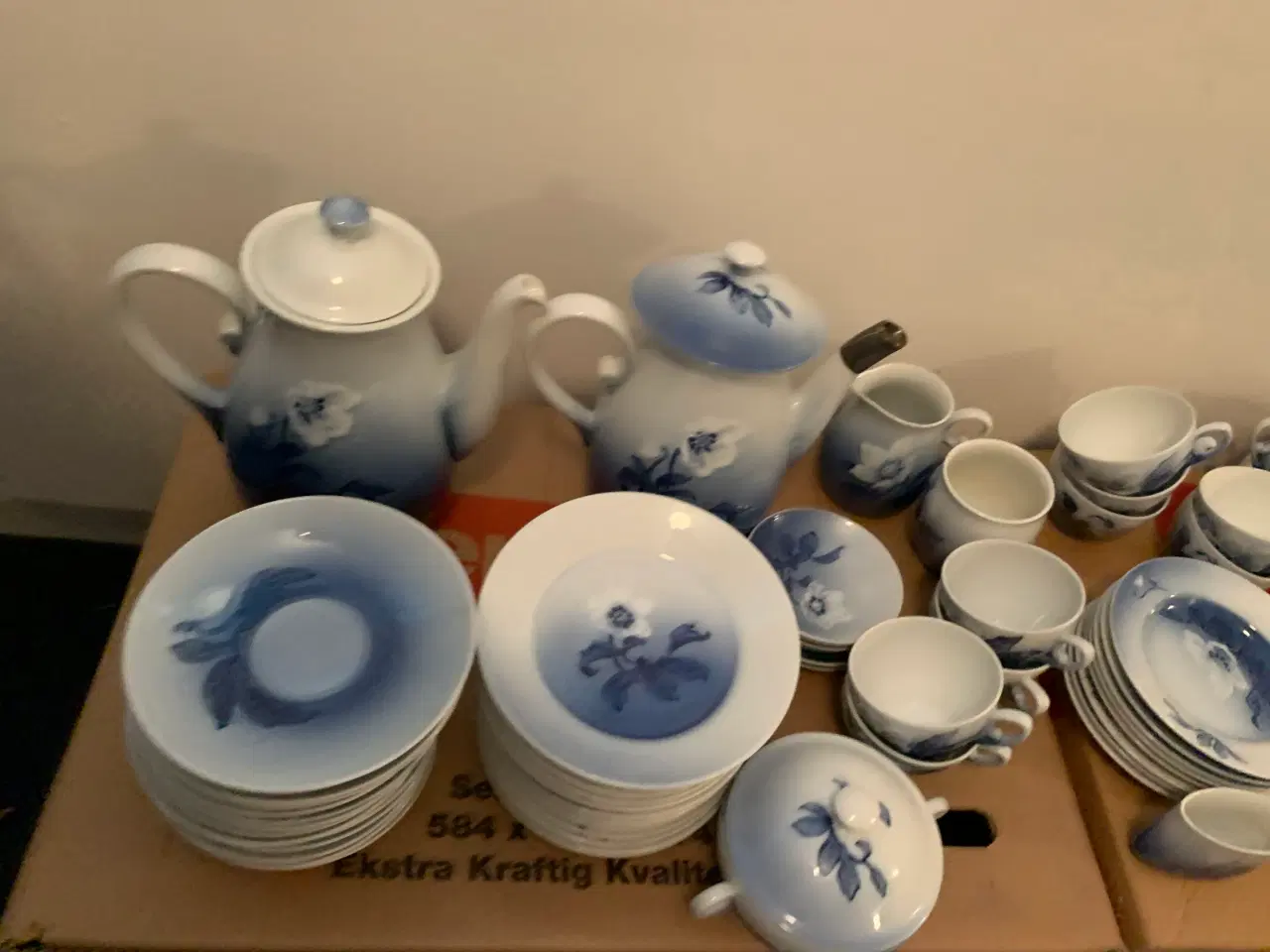 Billede 3 - Fint Julerose stel