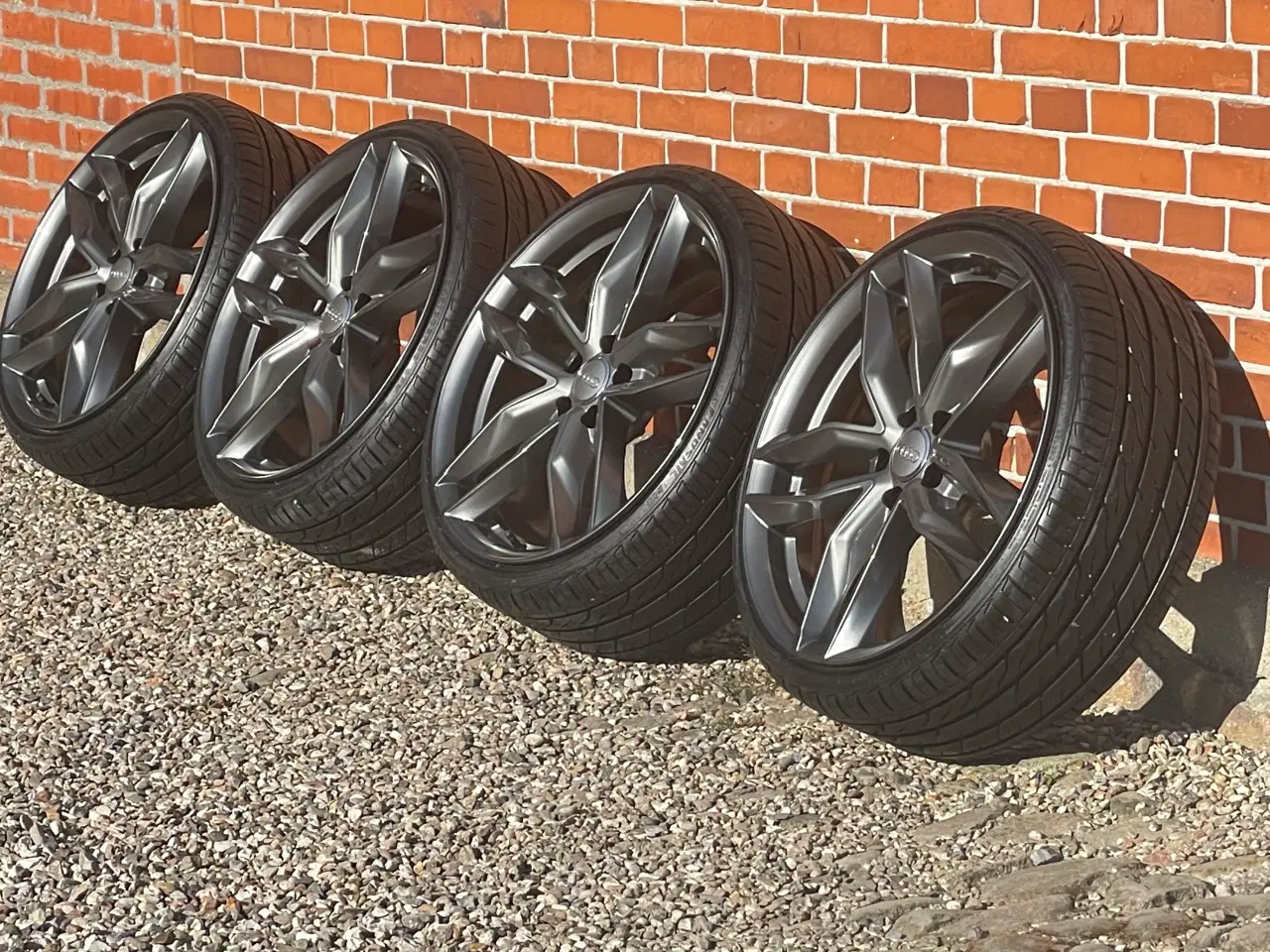 Billede 1 - alufælge 245/30 R20 krydsmål 5x112 90% mønster