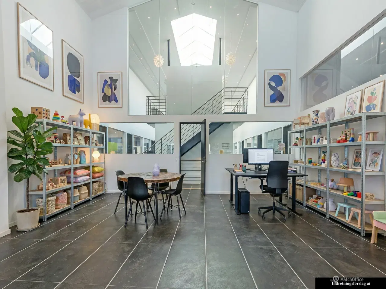 Billede 2 - Yderst indbydende kontor/showroom med højt til loftet samt fantastisk lysindfald som også indeholder mødelokale eller et lille kontor - Ring for mere info👍🏼