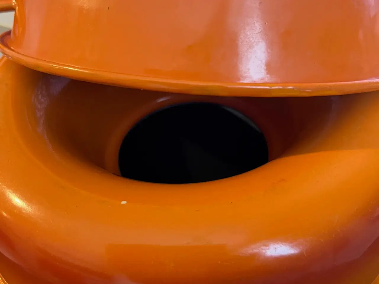 Billede 2 - Flot Retro Sæt i Orange Emalje – Dørslag & Kødrand