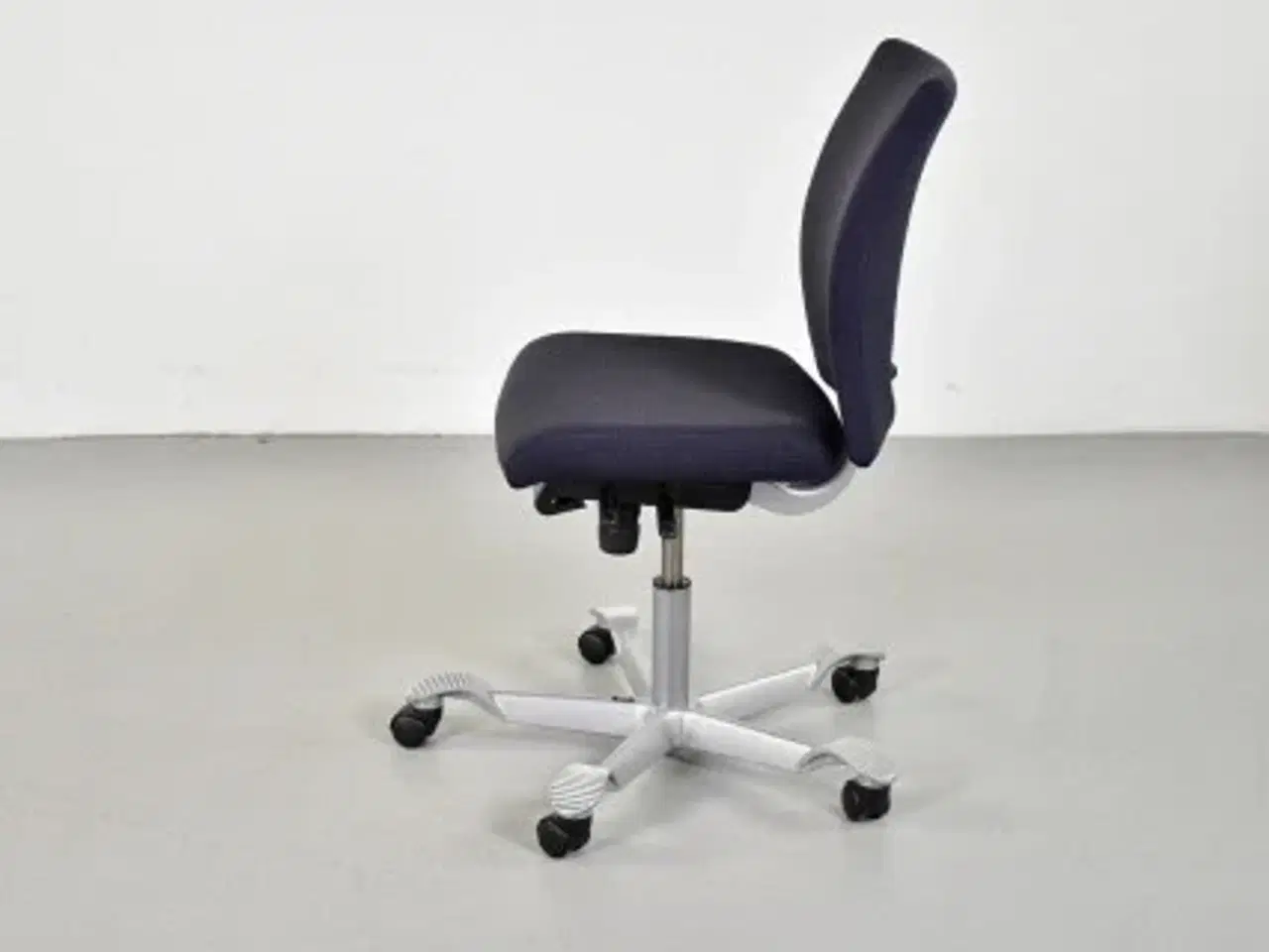 Billede 2 - Häg h04 credo 4200 kontorstol med sort/blå polster