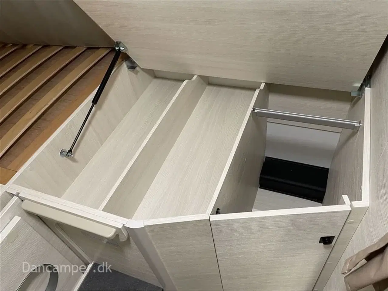 Billede 38 - 2024 - Chausson Titanium 627 ULTIMATE   Nedsat kr. 61.000,- Enkeltsenge + hæve-/sænkeseng, 5 selepladser, 4 sovepladser med mulighed for 5, 170Hk Aut,, Artic pakke, meget udstyr