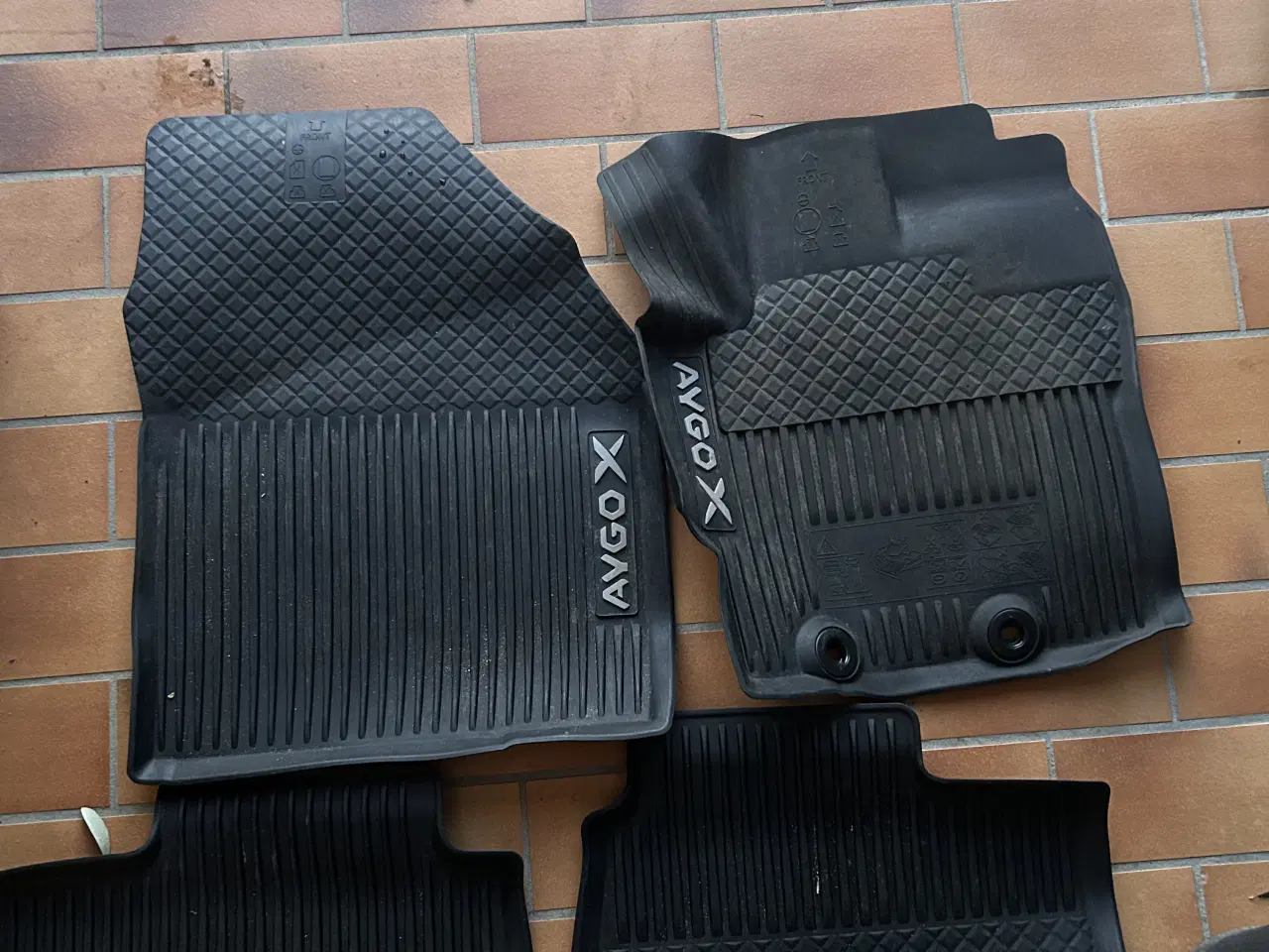 Billede 1 - Gummimåtter til Aygo X