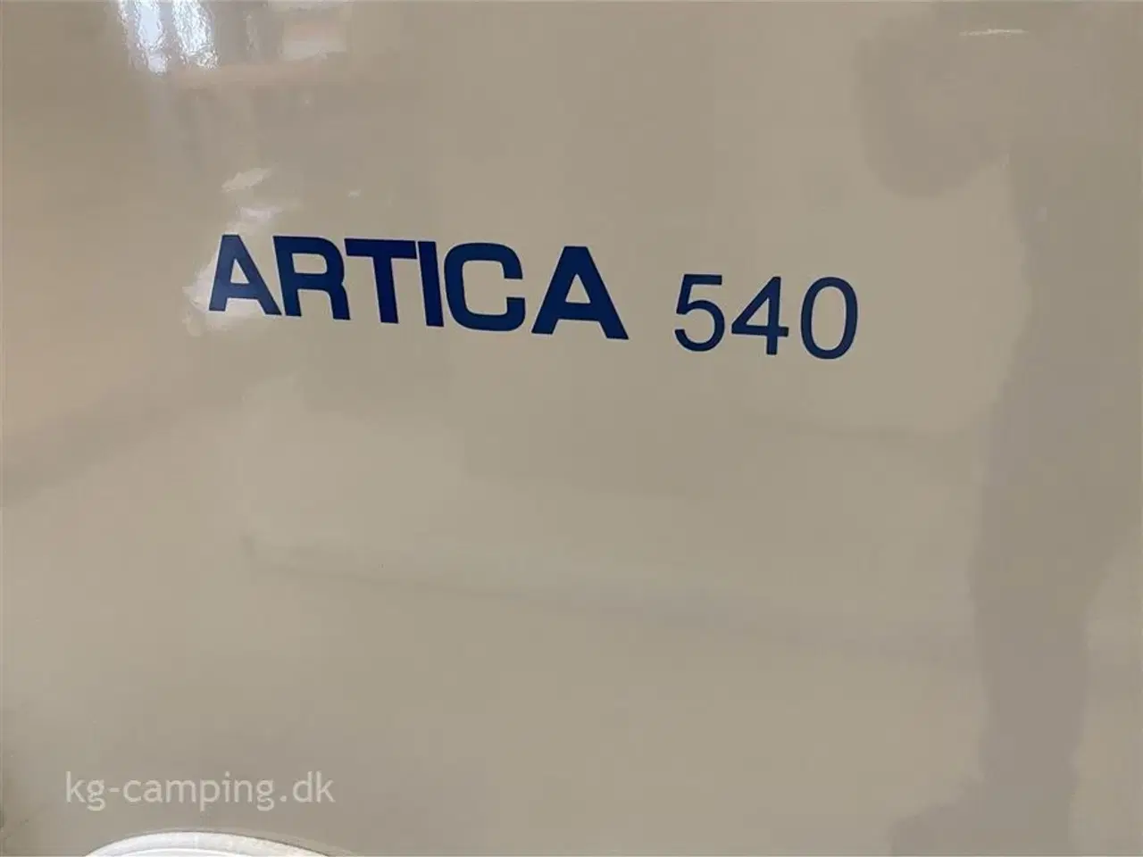 Billede 3 - 2022 - Caravelair Artica 540 PACK VIP   Super velholdt vogn med kompressor køleskab - fritstående seng - Truma Combi 6E