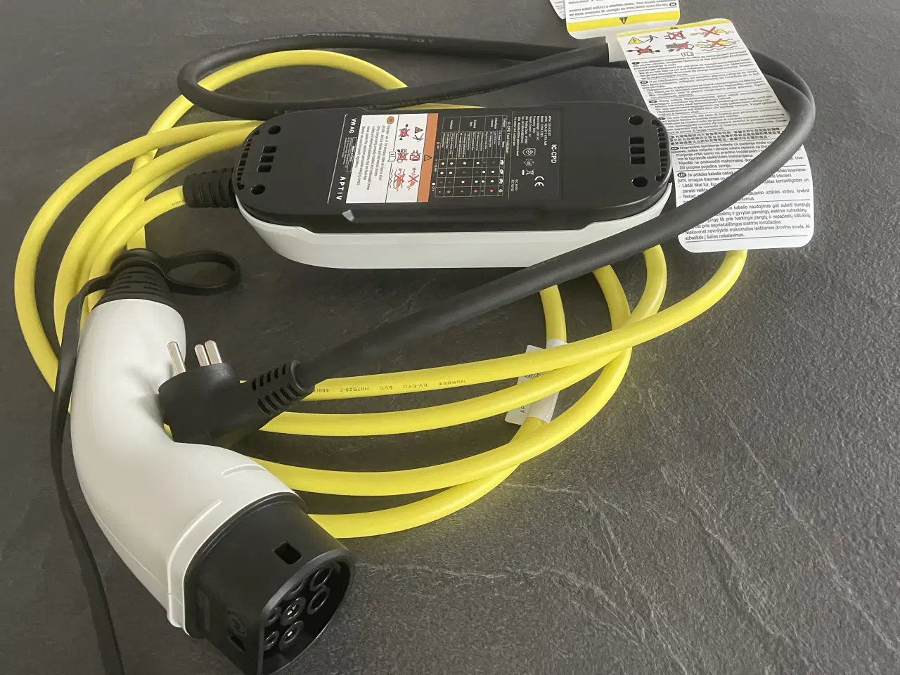 Billede 1 - Ladekabel til elbil type 2 med mormorlader gul