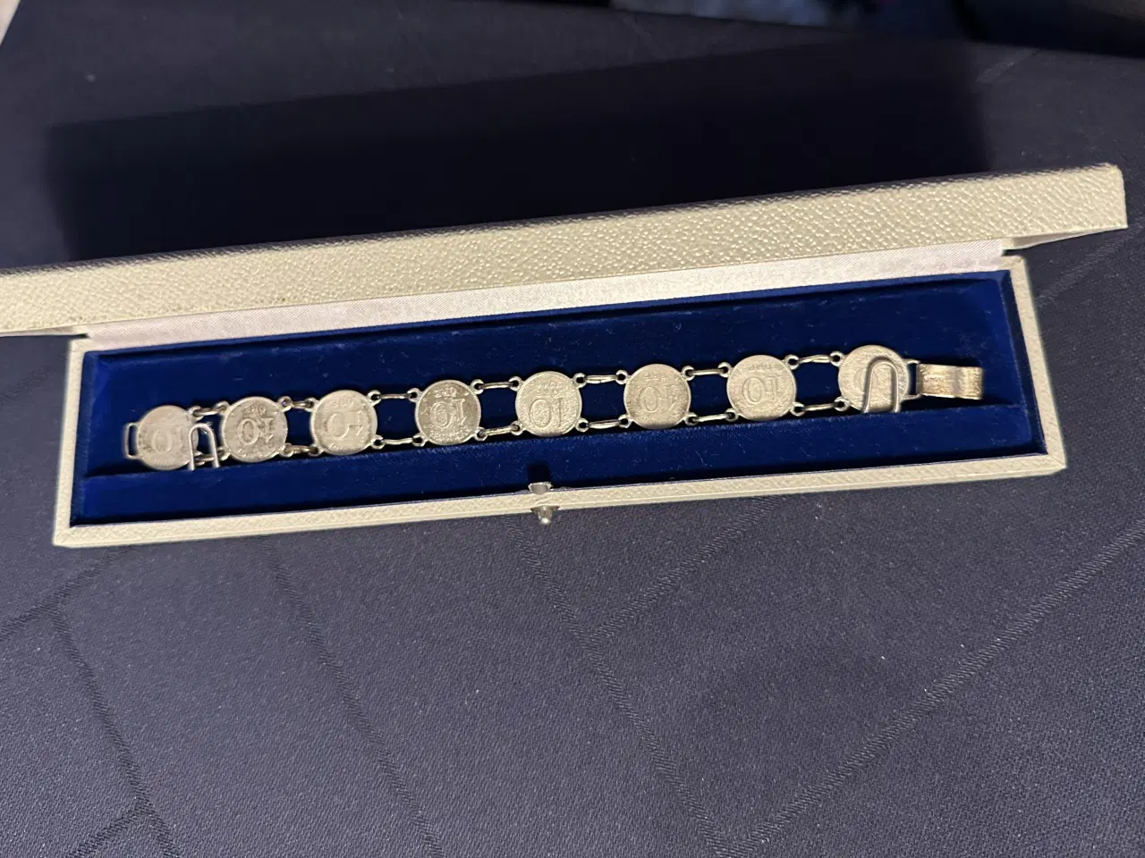 Billede 1 - Unikt sølv armbånd med gamle svenske 10 øres mønte