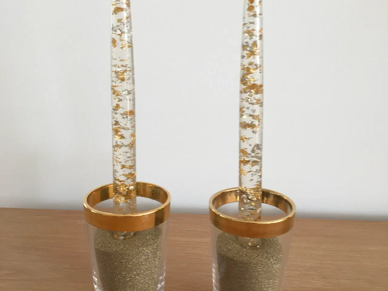 Billede 9 - 2 glas lysestager med gyldent kant og sand i gylde