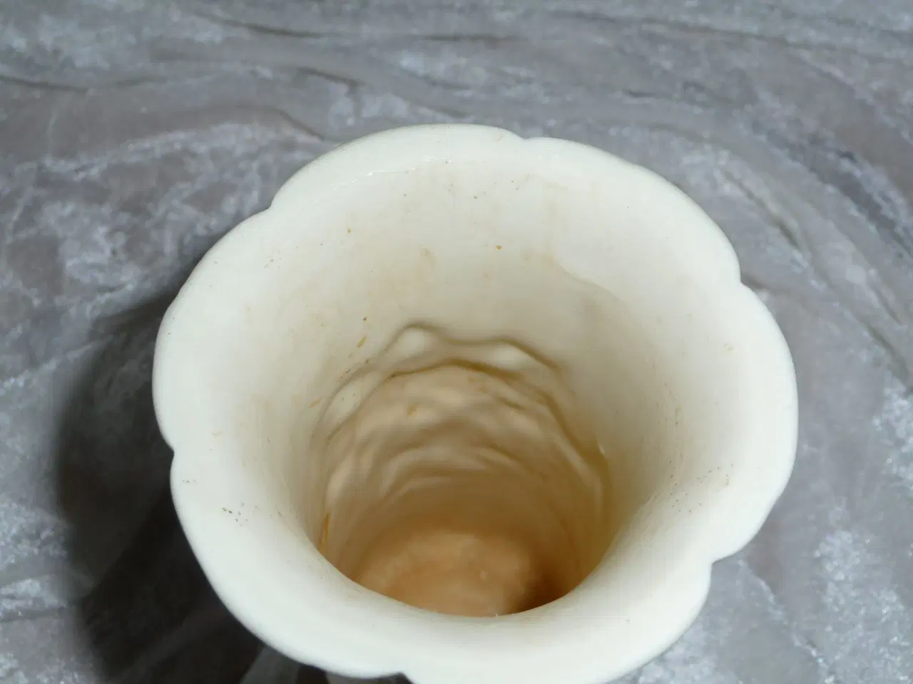 Billede 4 - hvid porcelænvase uden glasur