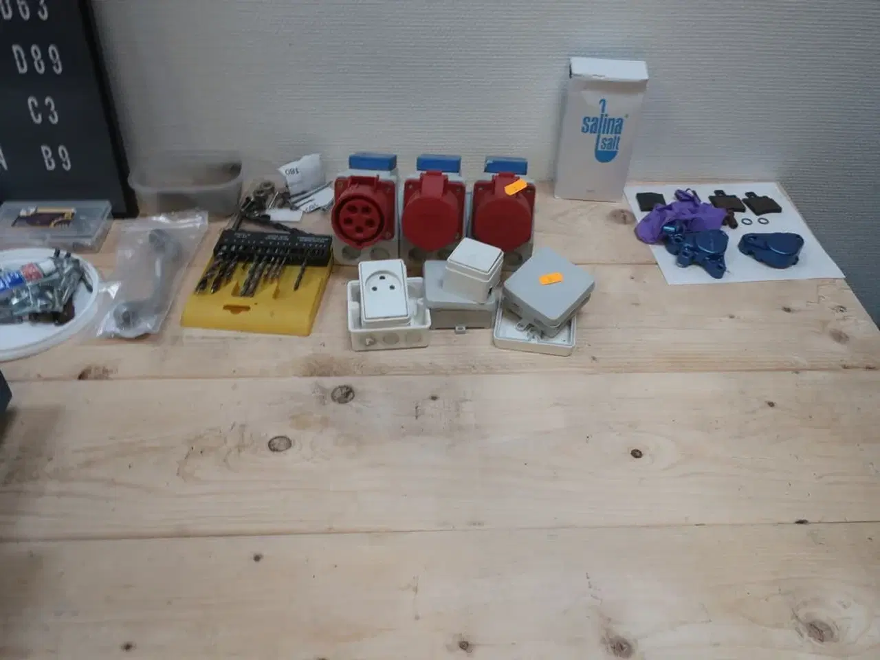 Billede 5 - Tøm hjørne for løse dele se billeder