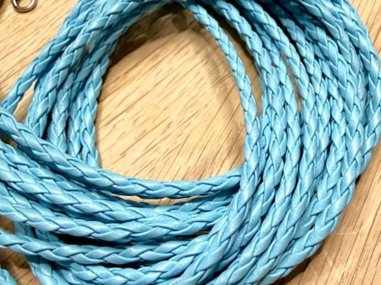 Billede 5 - Halskæder i lyse farver - hvid og turkis