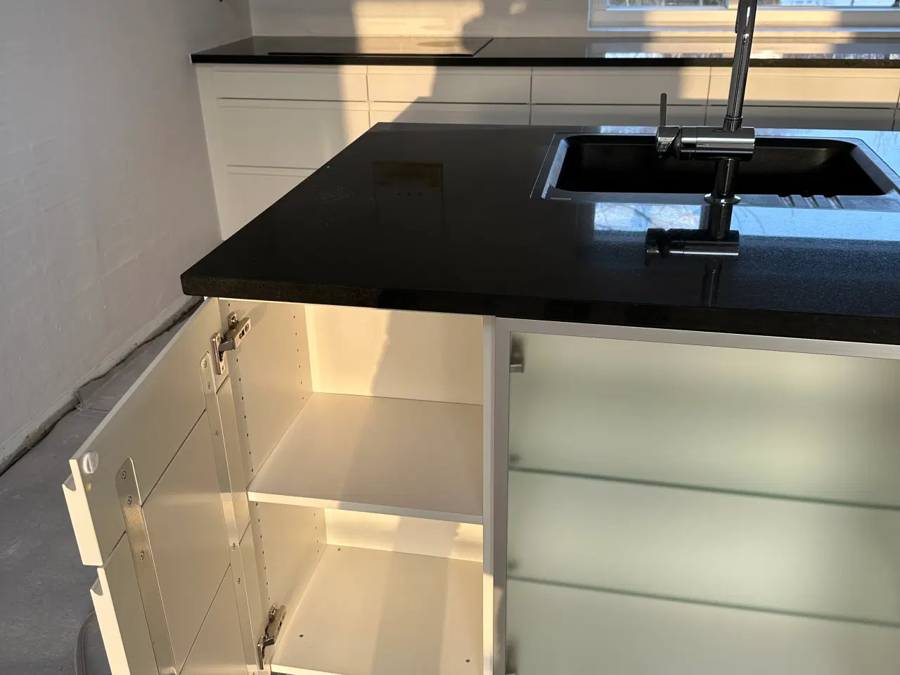 Billede 5 - HTH køkken i tidsløst design til salg