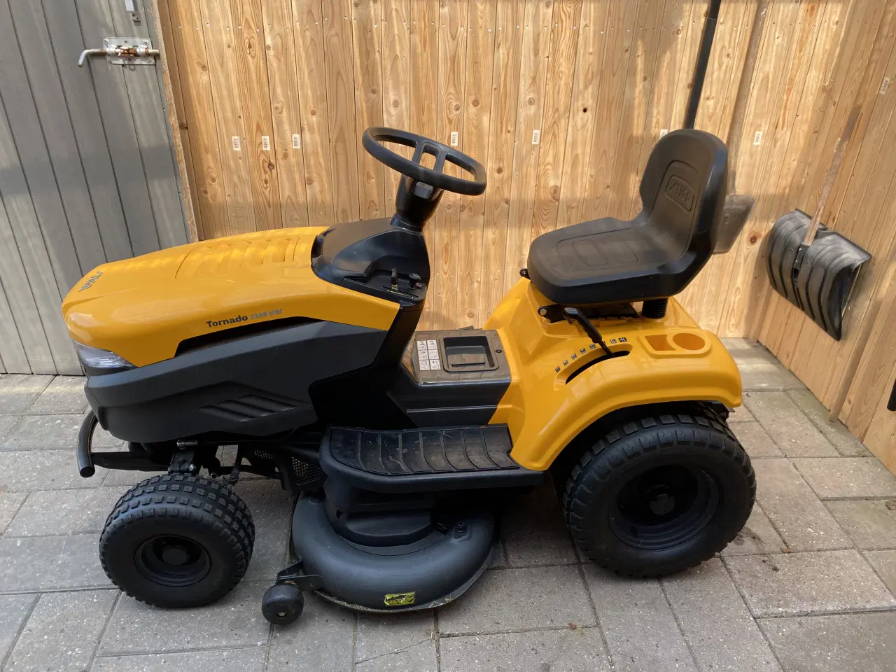 Billede 1 - Stiga Havetraktor Park 120 m/bord