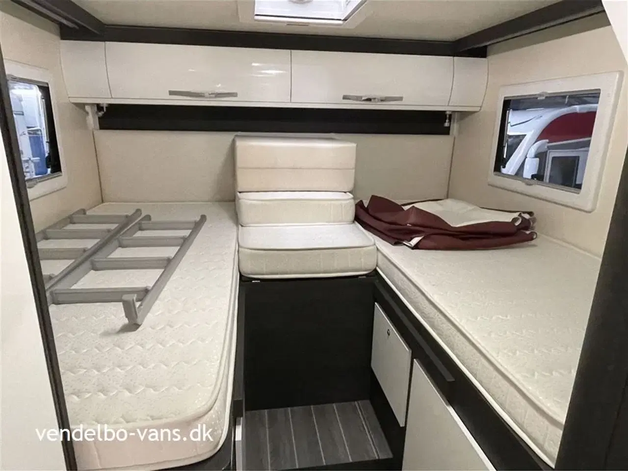 Billede 3 - 2021 - Rollerteam Kronos 285TL 5. S. selepladser - enkeltsenge og stor garage - sænkeseng