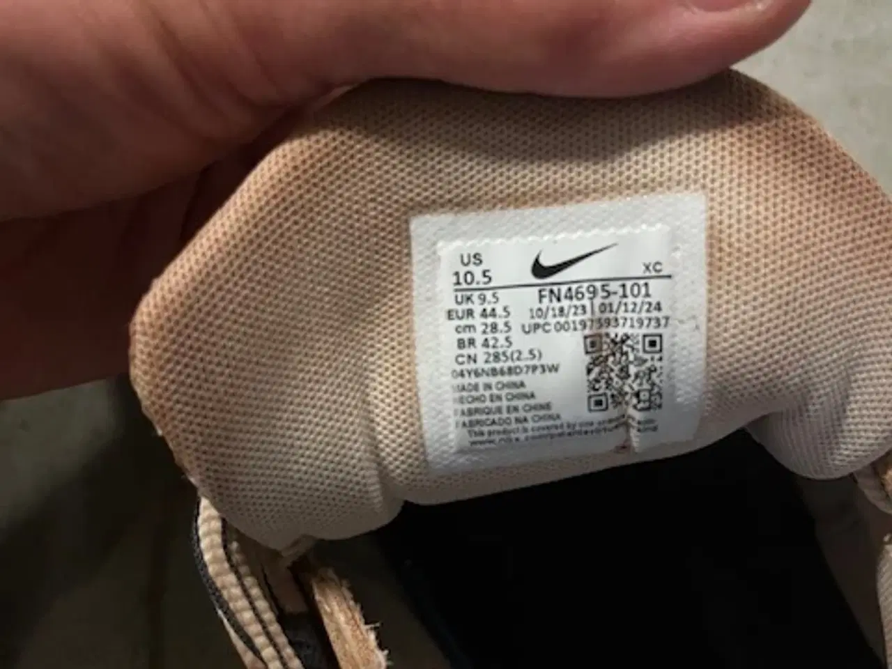 Billede 3 - Tennissko Nike grus / Brugt 2 gange 
