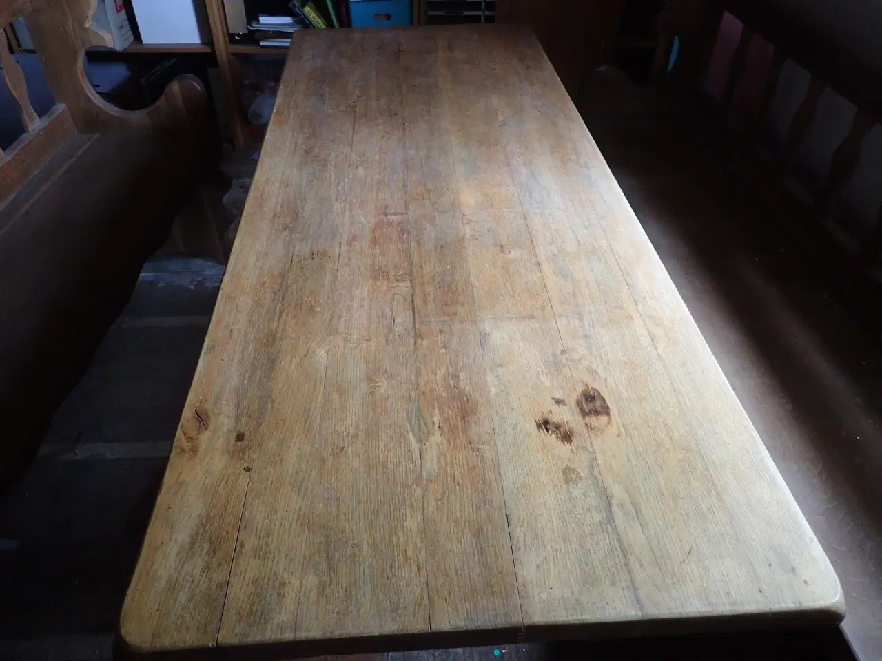 Billede 4 - Plankebord og bænke i massivt rustikt Egetræ.
