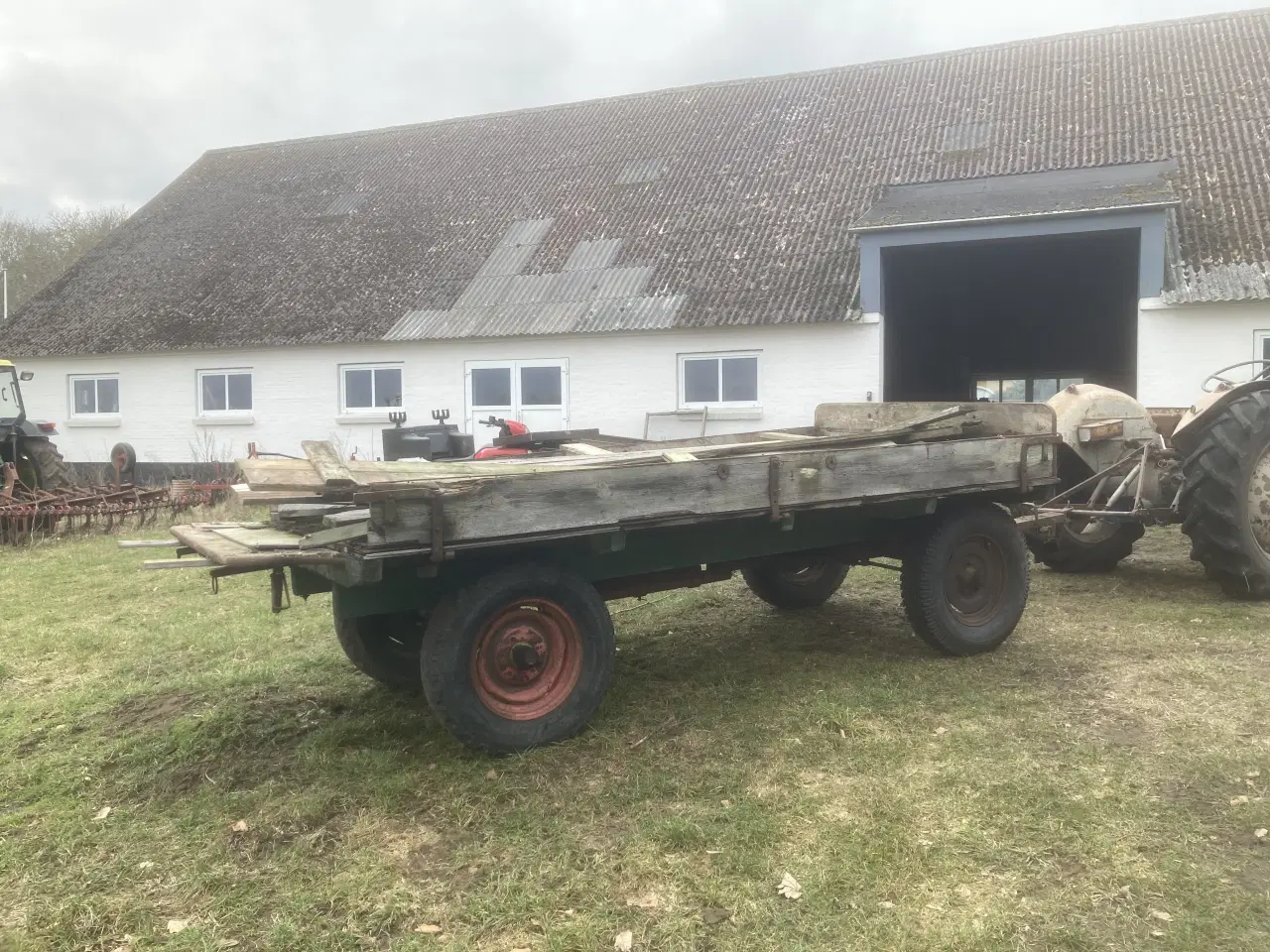 Billede 5 - 4 Hjulet gammel gummivogn