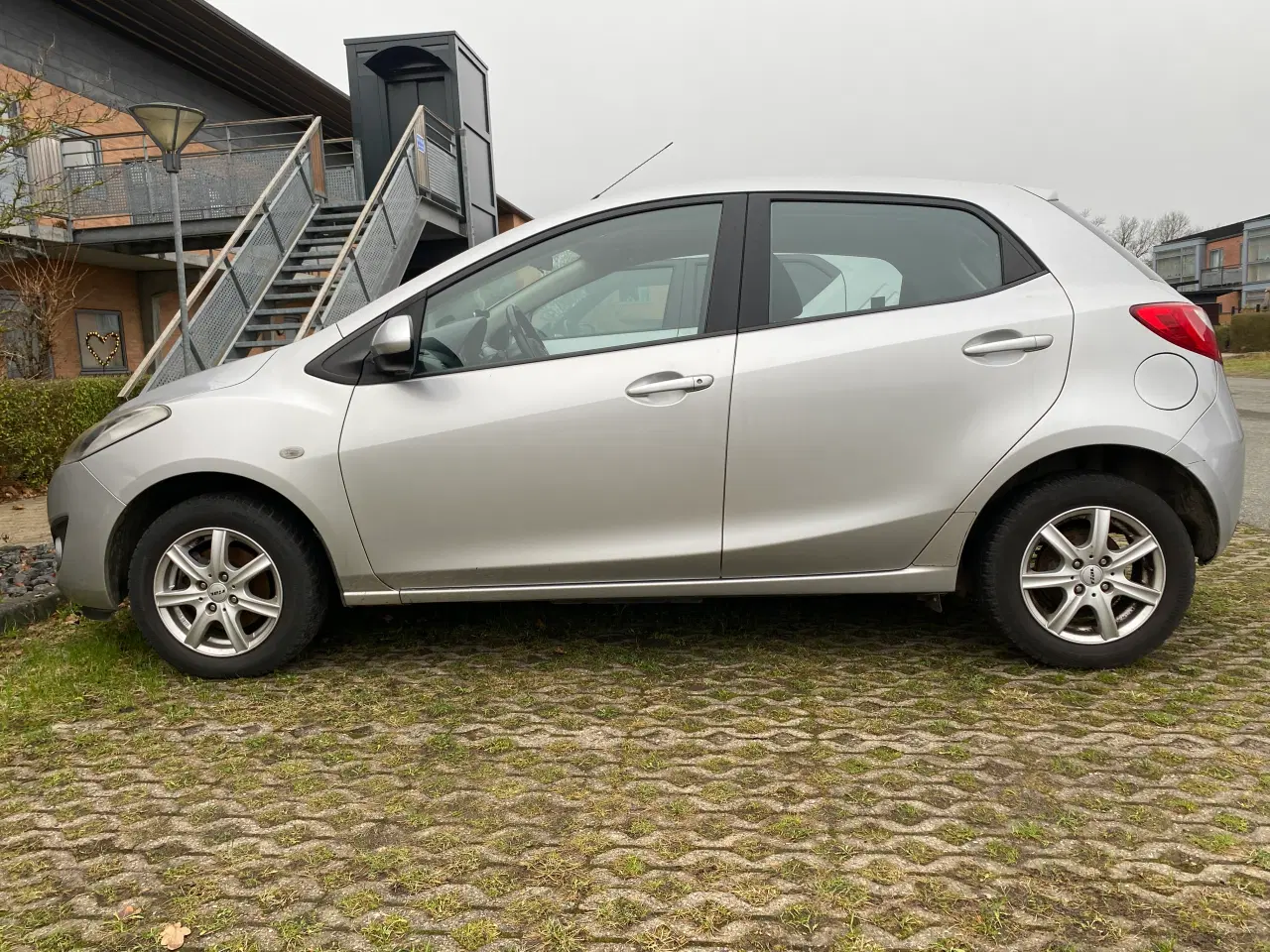 Billede 3 - Nysynet Mazda 2 1,3 Hatchback årg. 2012