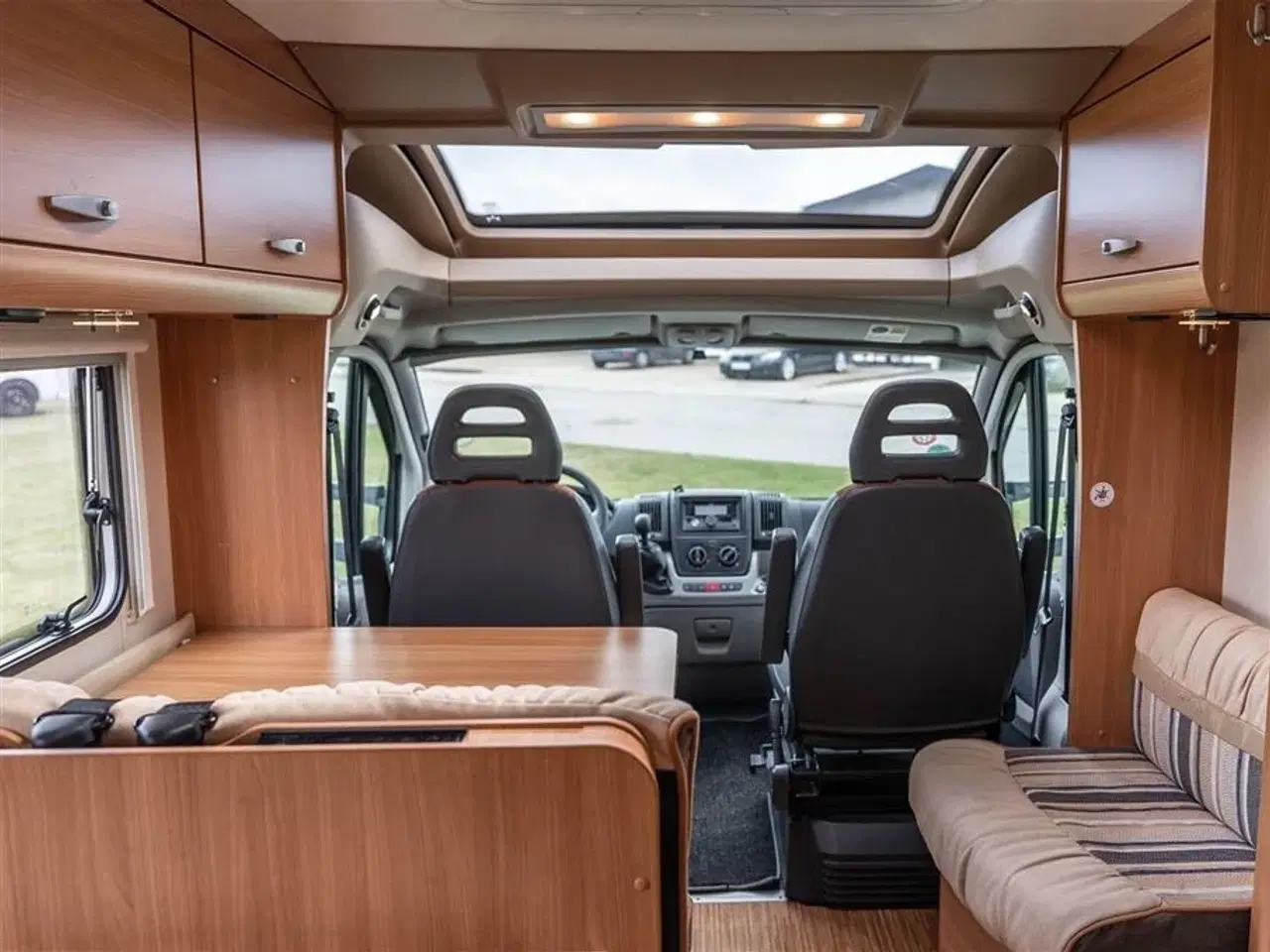 Billede 3 - 2012 - Knaus Sport 700 TI   Knaus 700 Sport – Veludstyret og klar til nye eventyr! Sælges til CVR