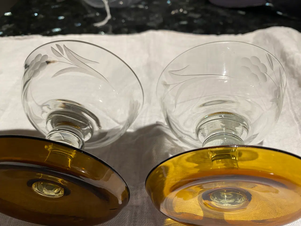 Billede 3 - Retro glasskåle med brun underskål