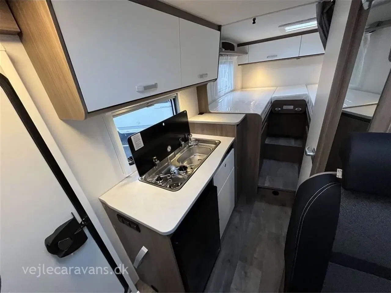 Billede 9 - 2026 - Carado V337 PRO+