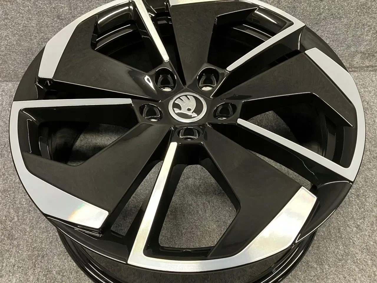 Billede 7 - ALUFÆLGE SKODA OCTAVIA IV RS 5E3 18"