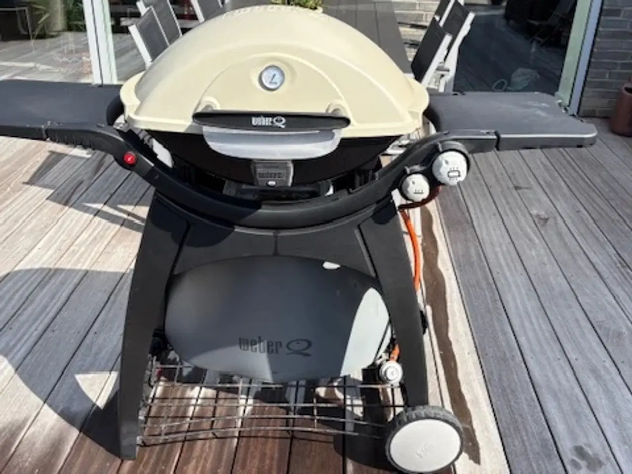 Billede 2 - Webergrill Q3200 med fyldt letvægts gasflaske 