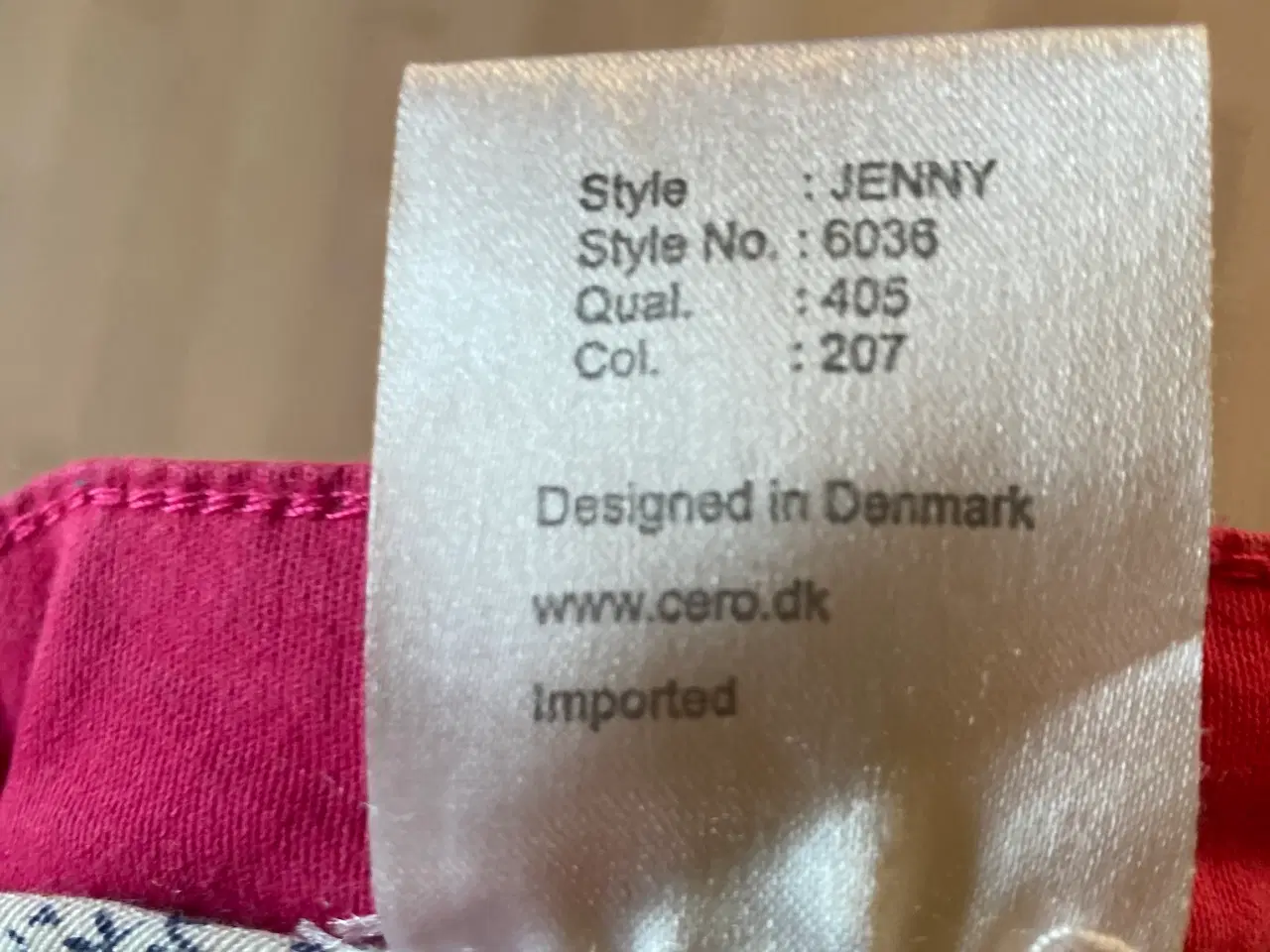 Billede 3 - Ceride-røde Capri-shorts (3/4 lange) str 46