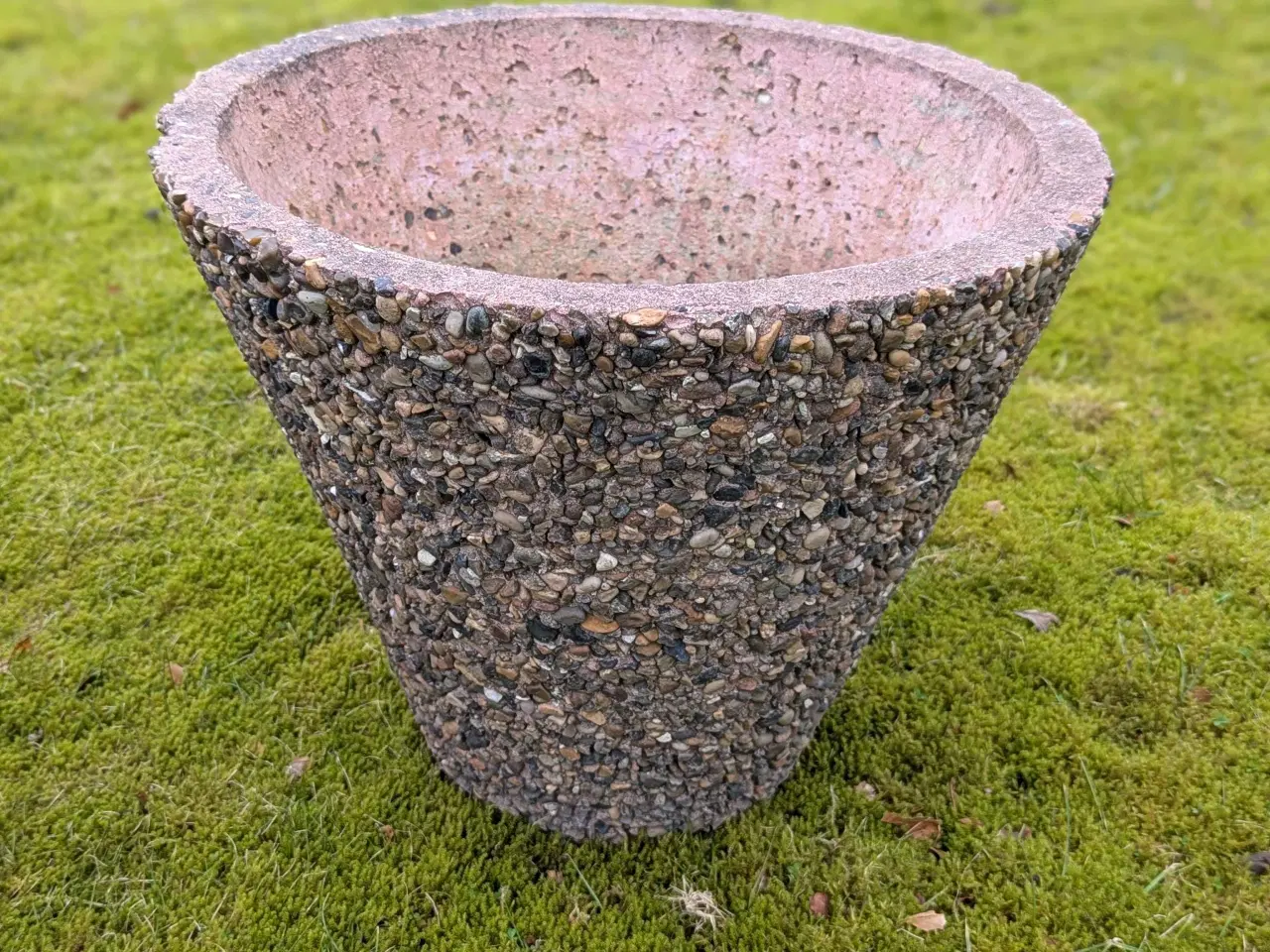 Billede 4 - 2 store Havekrukker/plantekrukker