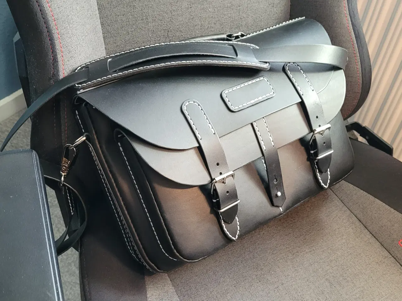 Billede 1 - Ny håndsyet lædertaske