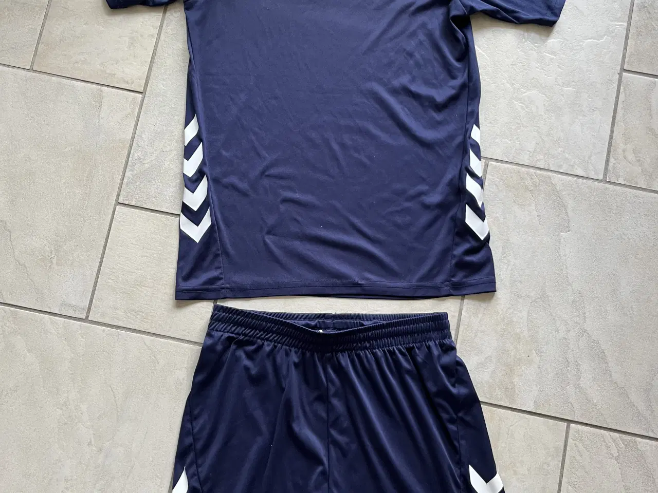 Billede 1 - Idrætstøj sæt hummel 