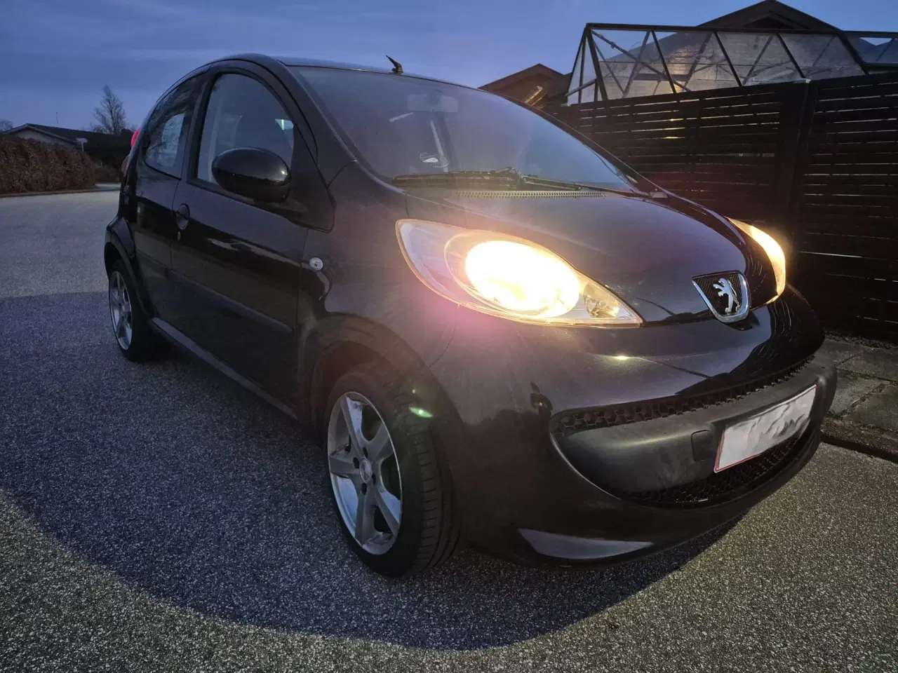 Billede 2 - Økonomisk og velkørende bil sælges LAV KM!